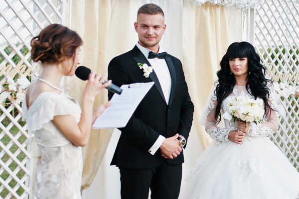 How to Write a Maid of Honor Speech for a Las Vegas Wedding Reception