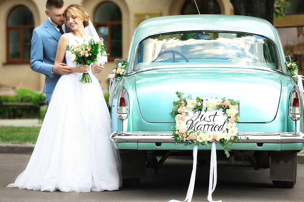 Popular Las Vegas Wedding Transportation Ideas – Limo, Town Car, Party Bus