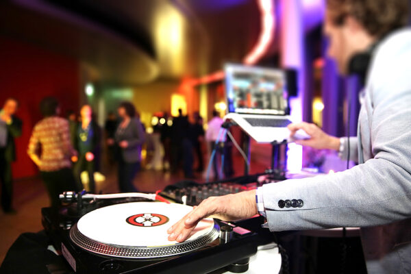 DJ or Live Music for Your Las Vegas Wedding Reception