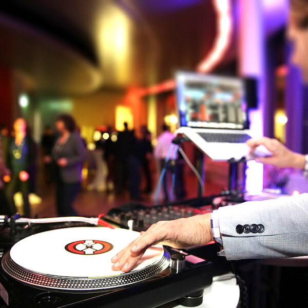 DJ or Live Music for Your Las Vegas Wedding Reception