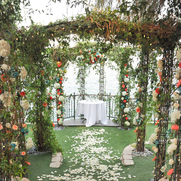 Wedding Venue in Las Vegas with Lakefront Ceremony Altar – Heritage Garden